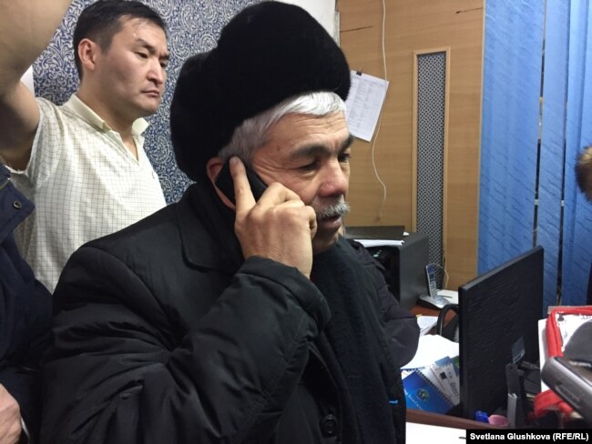 Кайырлы Омар во время обыска в КСК, которым он руководит. Астана, 9 февраля 2018 года.