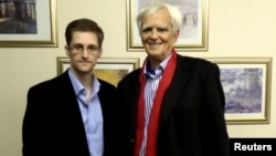 Едвард Сноуден и Ханс Кристијан Штробле, Москва, 31.10.2013