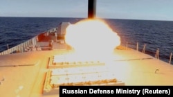 Запуск гиперзвуковой крылатой ракеты «Циркон» с российского фрегата «Адмирал Горшков» во время испытаний в Белом море, 7 октября 2020 года