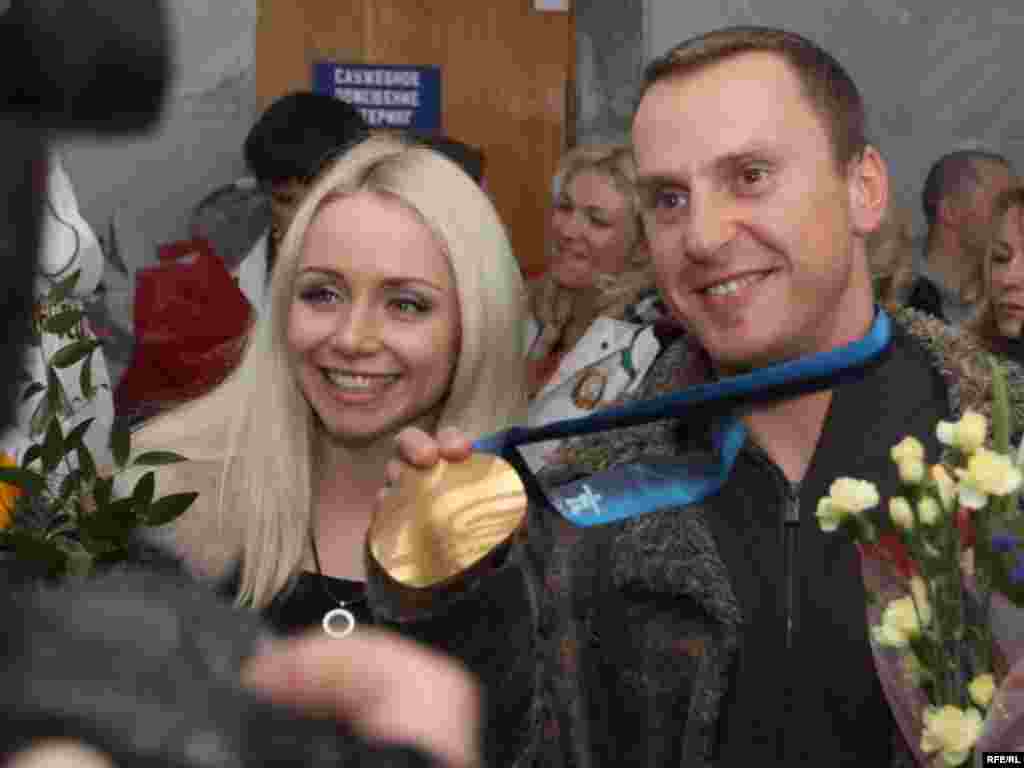 Aleksei Grishin returns to Minsk after winning Belarus's first Winter Olympics gold medal, in freestyle aerial skiing. - Photo by RFE/RL's Belarus Service