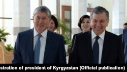 Алмазбек Атамбаев жана Шавкат Мирзиёев. 5-октябрь, 2017-жыл.