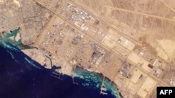 Infrastructura petrolieră din portul Yanbu, în partea de vest a Arabiei Saudite, la Marea Roșie, pe 4 martie 2026, într-o imagine din satelit.