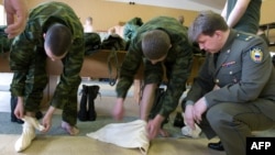 Young conscripts of the Kremlin regiment are taught how to use the traditional "portyanki," or footwraps, in the Moscow barracks. (2007 photo)