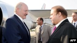 Прэм'ер-міністар Пакістану Наваз Шарыф (справа) і Аляксандар Лукашэнка ў Равалпіндзі, архіўнае фота 28 траўня 2015 году