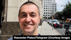 O poză publicată de Veaceslav Platon după ce a fost eliberat din detenție, pe cauțiune, în Londra, 25 iulie 2025.