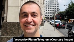 O poză publicată de Veaceslav Platon după ce a fost eliberat din detenție, pe cauțiune, în Londra, 25 iulie 2025.