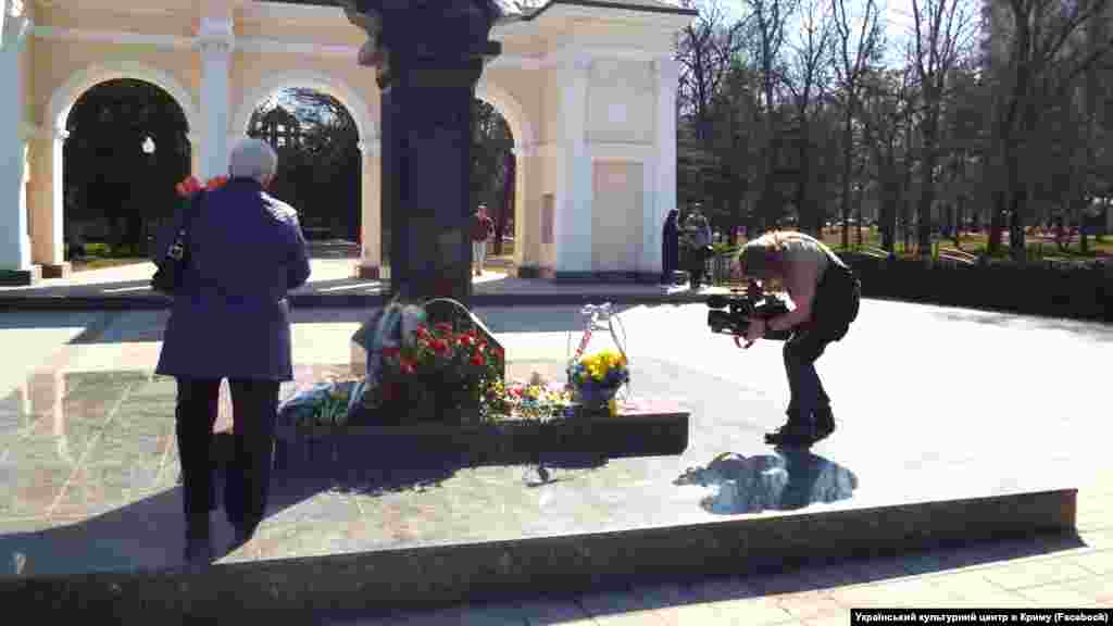 Crimea, Simferopol - a monument to Taras Shevchenko, 09Mar2017