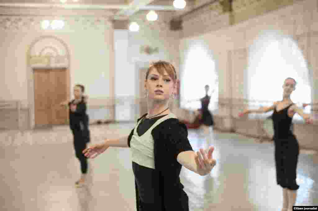 Donetsk, Ukrain. Donetsk opera theater. The ballet troupe is at training sassion.