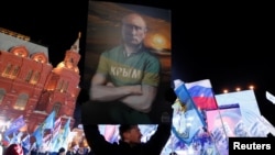 Портрет Владимира Путина на митинге после окончания российских выборов в Москве, 18 марта 2018 года