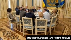 Ուկրաինա - Նախագահ Վլադիմիր Զելենսկին հանդիպում է Գերագույն ռադայի և խորհրդարանական խմբակցությունների ղեկավարների հետ, Կիև, 21-ը մայիսի, 2019թ․