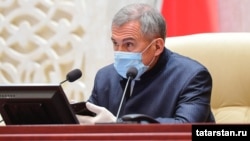 Tatarstan -- Kazan -- president Minnikhanov in a mask -- 27Apr2020