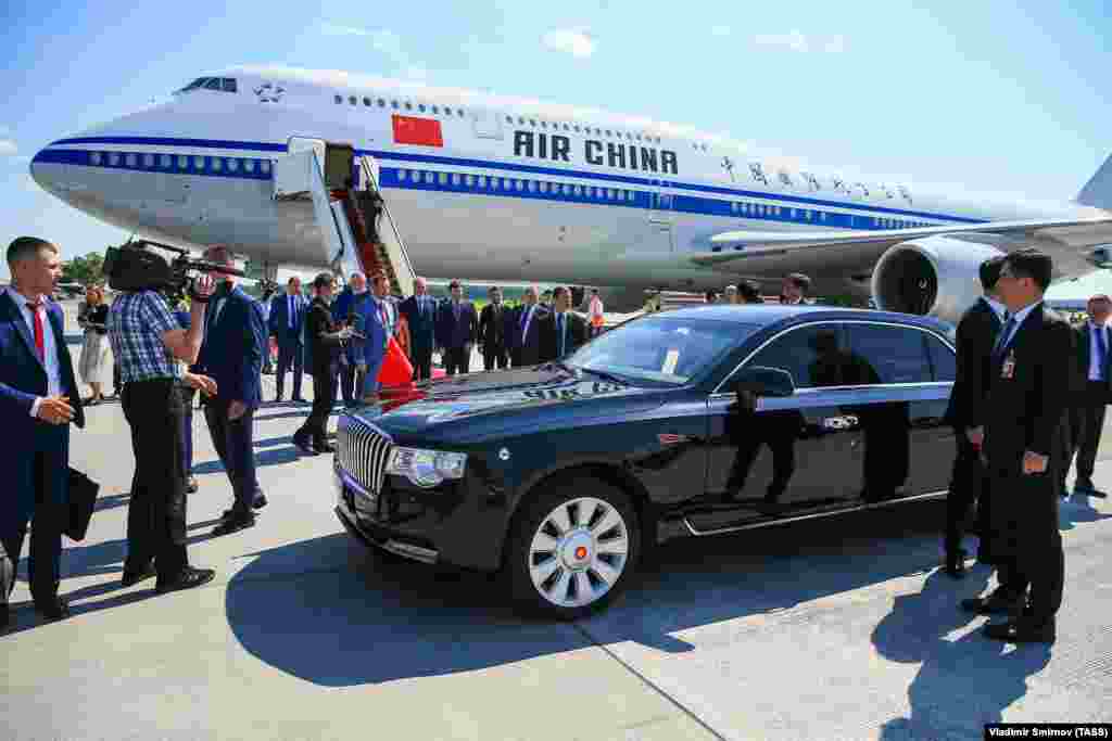 Cel mai recent model de limuzină folosit de președintele chinez Xi Jinping este Hongqi N501. Fiind un alt vehicul prezidențial lansat în 2018,&nbsp; a fost arătat de Xi pentru prima dată în timpul unui turneu în Africa în același an. În afară de grila frontală distinctivă în stil &bdquo;cascadă&rdquo;, aproape nici o informație despre caracteristicile de securitate ale vehiculului nu a fost făcută publică. Hongqi este cea mai veche marcă de automobile din China. &nbsp;