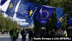 Zastava Kosova i EU, Priština, arhiv