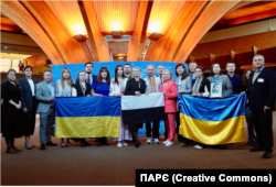 ПАРЄ започаткувала щорічну церемонію «Перемога для Вікторії» (Victory for Viktoria) на честь воєнних журналістів, які ризикують своїм життям – і часто гинуть – захищаючи право на інформацію в зонах конфліктів. Страсбург, 2025 рік