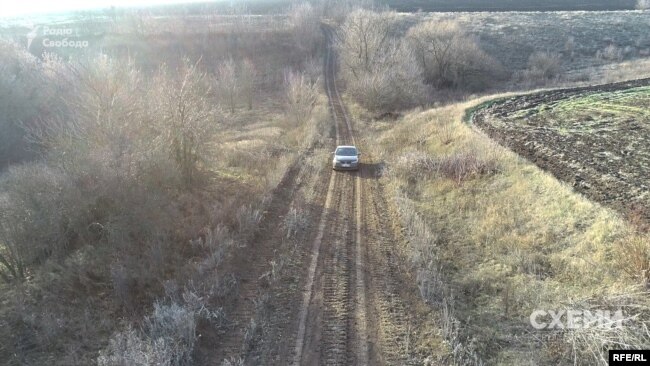 Мостове родовище танталових руд розташоване просто під полем у Маловисківському та Новомиргородському районах