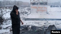 A migrant outside an abandonned customs warehouse in Belgrade (file photo)