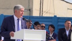 Парламентарии Кыргызстана просят лишить неприкосновенности экс-президента Атамбаева