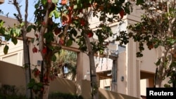 Ирандық дронның соққысынан кейін бүлінген Fairmont The Palm ғимараттарының бірі. 1 наурыз 2026 жыл.