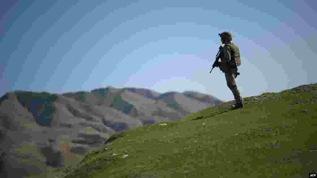 A German soldier keeps watch during a patrol near Taloqan, the capital of Afghanistan&#39;s Takhar Province.&nbsp;(AFP/Johannes Eisele)