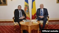 Andrei Galbur și Teodor Meleșcanu la întîlnirea de la București