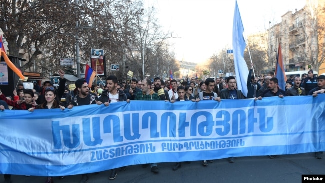 Martın 29-da Yerevanın mərkəzində "Sülh yürüşü" keçirilib