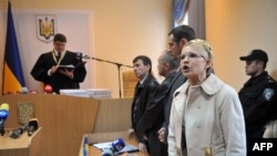 Экс-премьер-министр Украины Юлия Тимошенко в зале суда. Киев, 11 октября 2011 года.