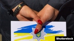 Днями у соцмережах виклали відео, де п’ятеро дівчат, ймовірно, в казармі, танцюють під пісню «Наколочки» з репертуару популярної у Росії шансон-групи «Воровайки» (фото ілюстративне)