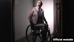 جو گوسلینگ، هنرمند بریتانیایی از تجربه زندگی و دیدگاه‌های خود درباره معلولیت می‌گوید