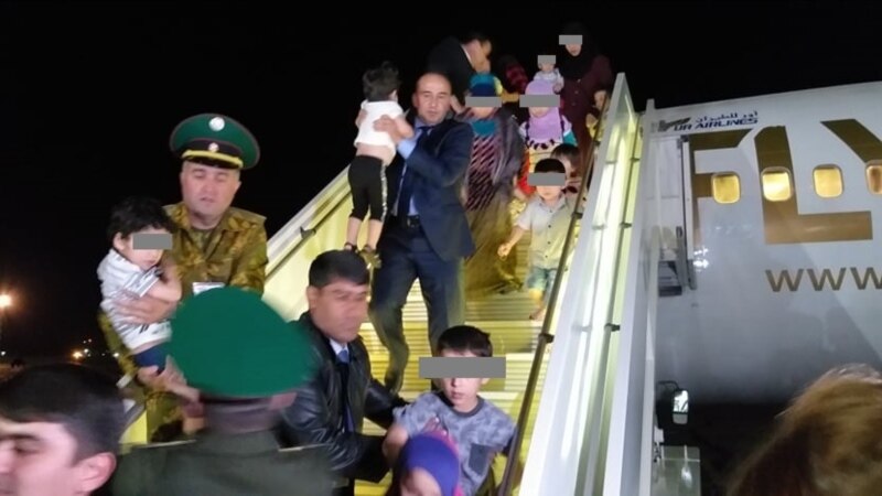 В Таджикистане временно запретили встречи родственников с детьми, возвращенными из Ирака