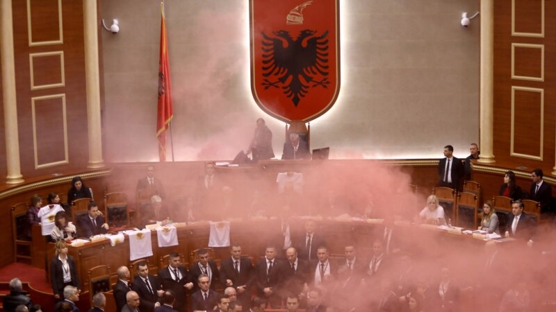 Bomba tymi në Kuvendin e Shqipërisë 