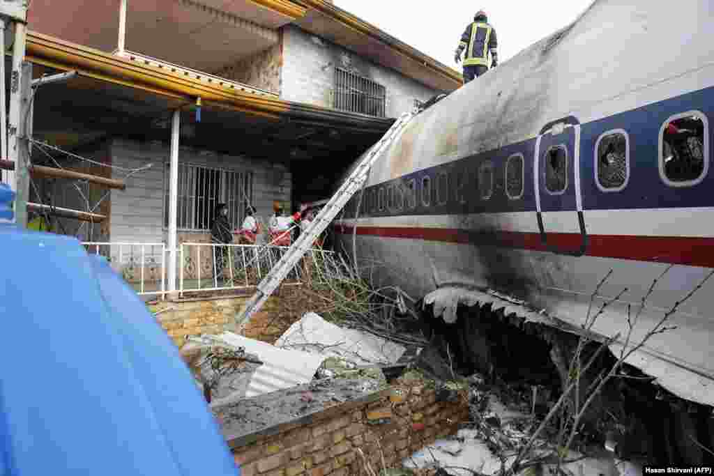 По последним данным, 15 человек на борту&nbsp;Boeing 707 погибли. Один выжил.