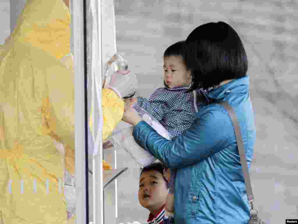 Mjerenje nivoa radijacije na ugroženom području na sjeveru zemlje, Nihonmatsu, 14.03.2011. Foto: Reuters / Yuriko Nakao 