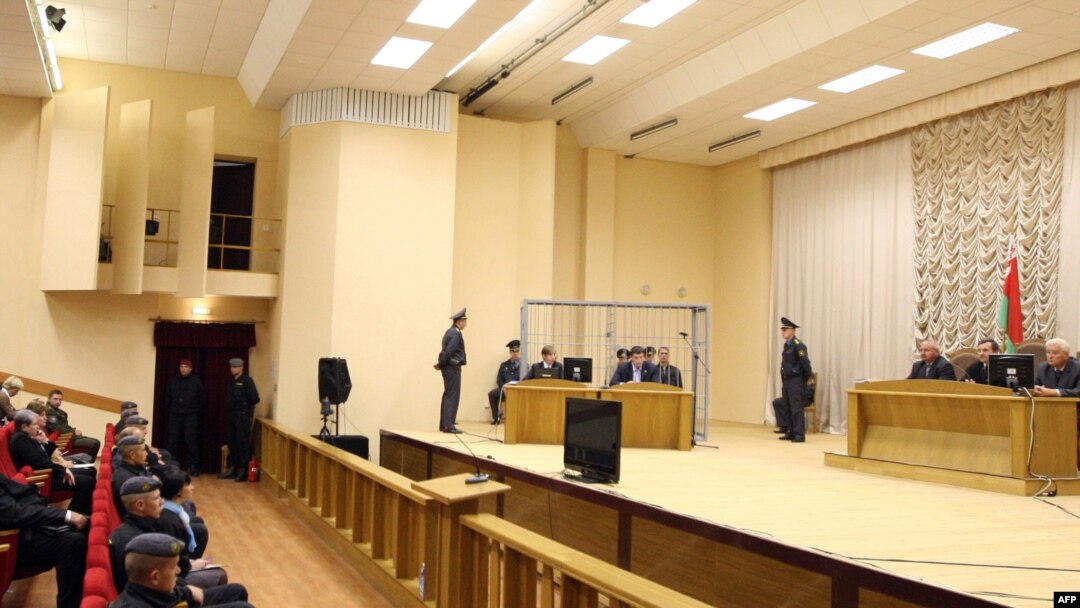 Засідання Верховного суду Білорусі щодо теракту у мінському метро 11 квітня цього року. На лаві підсудних мешканці Вітебська Дмитро Коновалов та Владислав Ковальов