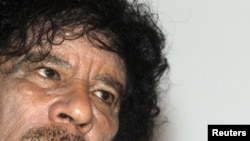 Муамар Каддафи загнан, но не пойман