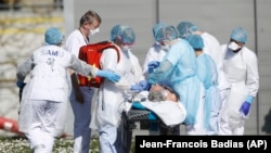 FRANCE -- A victim of the Covid-19 virus is evacuated from the Mulhouse civil hospital, March 23, 2020