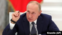 Russian President Vladimir Putin may get his meeting with U.S. President Joe Biden -- or at least a phone call. But he’s pressing for much, much more.