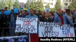 Azerbaijan -- Opposition presidential candidate Jamil Hasanli holds Baku rally, 12Oct2013.