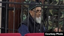 Азимжан Аскаров темир тор артында. 