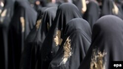 ایران در چهار دهه گذشته میلیاردها دلار برای واردات پارچه چادری ارز پرداخت کرده است.