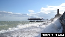 Шторм в Крыму. Иллюстративное фото