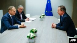 Средба на британскиот премиер Дејвид Камерон со претседателот на Советот на ЕУ Доналд Туск и претседателот на Европската комисија Жан-Клод Јункер