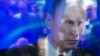 Відображення людей на екрані телевізора під час трансляції виступу президента Росії Володимира Путіна (архівне фото)