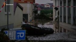 Четыре человека стали жертвами наводнения в Германии (видео)