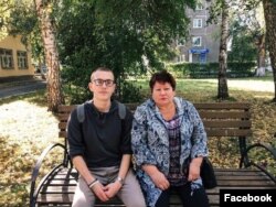Активист Ярослав Лобанов и пенсионерка Нина Крайнова после суда