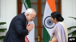 آرشیف، سوشما سواراج وزیر خارجه هند و همتای ایرانی‌اش جواد ظریف