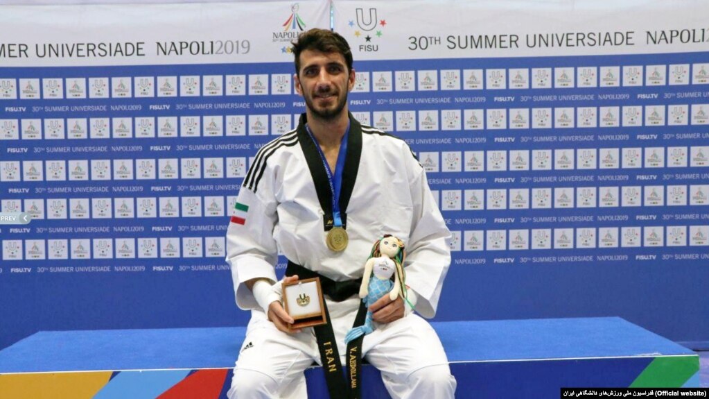 سروش احمدی، پس از کسب مدال طلا در بازی‌های دانشگاهی در ناپل ایتالیا در تیرماه ۹۸