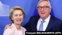 Жан-Клод Юнкер и Урсула фон дер Лайен си предадоха щафетата в Европейската комисия на 1 декември 2019 г