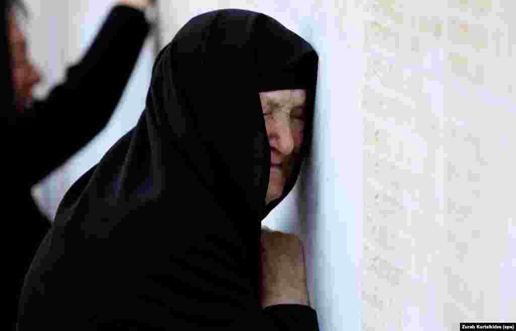A woman mourns on September 27 at a monument in Tbilisi to Georgians killed in the Georgian-Abkhazian armed conflict of 1992-1993.
