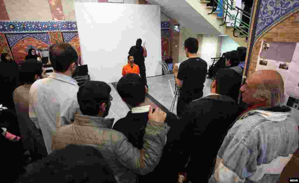 داعش در سینما فلسطین؛ جشنواره عمار از هفته گذشته در سینما فلسطین تهران آغاز شده است. این جشنواره که هر سال با بودجه قابل توجهی برگزار می&zwnj;شود،&zwnj; امسال توجه زیادی به داعش داشت. &nbsp;