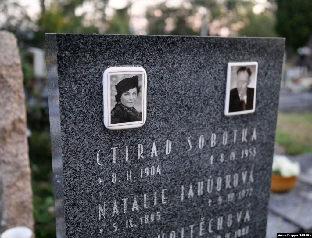 Natalie Jahudkova's gravestone stands in a Zbraslav cemetery. It remains a mystery why the Russian emigrant to Czechoslovakia took the secret of Gertrud Kauders’ hidden art to her grave when she died in 1977.